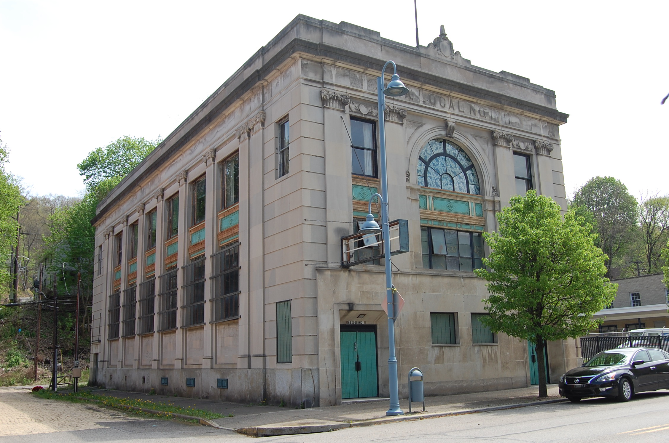 Green cardstock box containing white, beige, and brown cards.